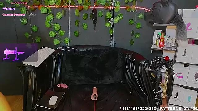 Sweett_Mollyy from StripChat