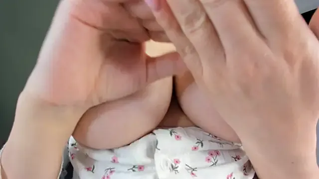 taeni_lara on StripChat