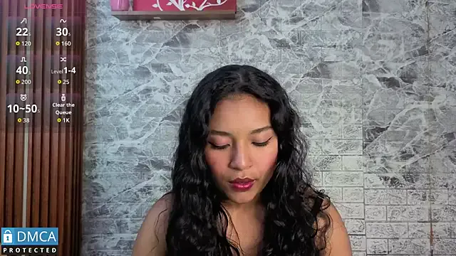 Offline taylorexotic on StripChat