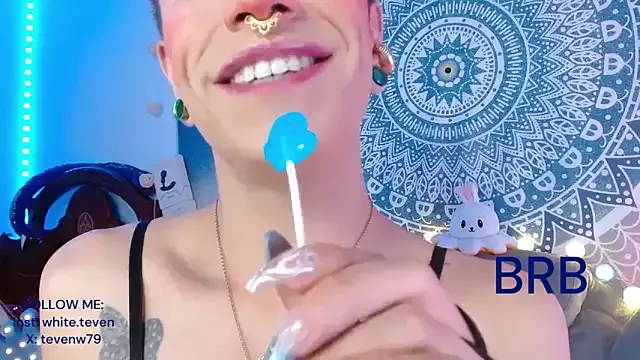 Offline tevenwhiite on StripChat