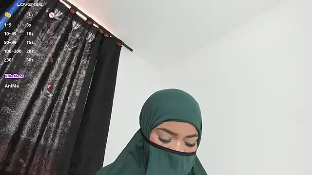 Offline thaira_aly on StripChat