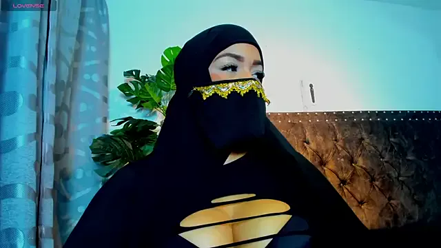 Offline thaira_aly on StripChat