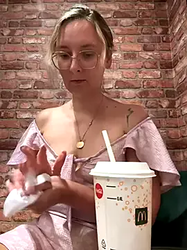 Freechat The_Snowwhitee on StripChat