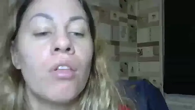 TherestlessKitty on StripChat