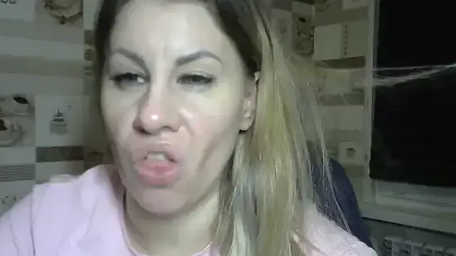 TherestlessKitty on StripChat