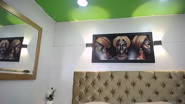 Freechat tiiny_emilly on StripChat