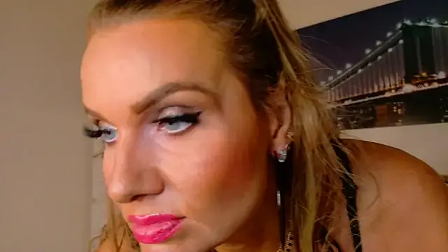 Offline Tinkerbell822 on StripChat