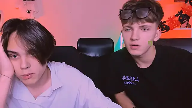 Offline travis_wolf_ on StripChat