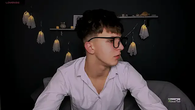 Offline travis_wolf_ on StripChat