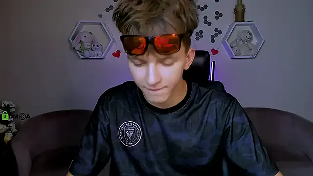 Offline travis_wolf_ on StripChat