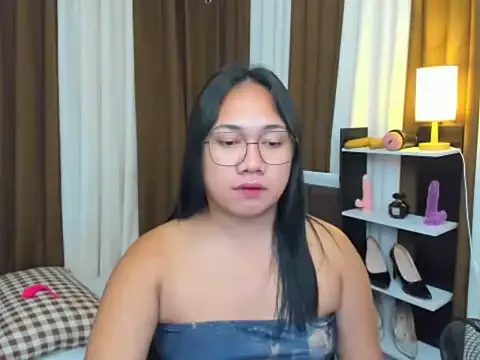 Freechat TsUncutKaren on StripChat