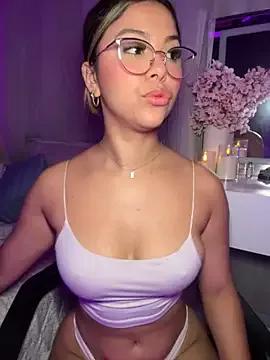 tuckersabrina from StripChat is Freechat