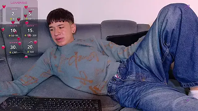 Offline Twink_daren on StripChat