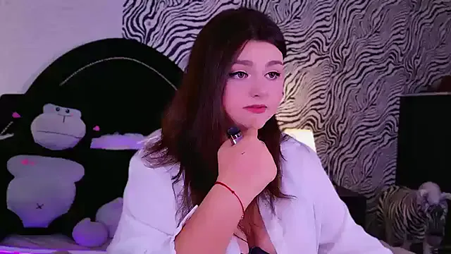 Offline UR_BELLA on StripChat