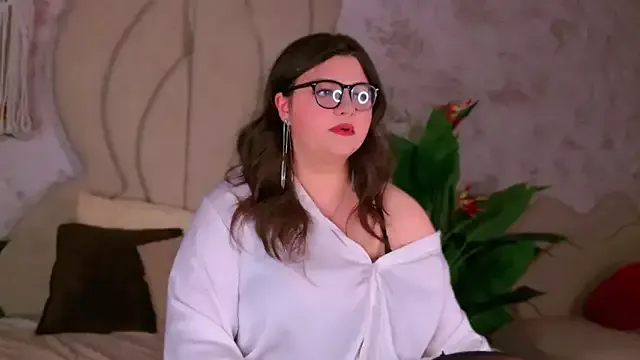 Offline UR_BELLA on StripChat