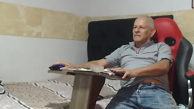 Offline VALENTINO1983_ on StripChat