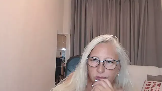 Offline ValeriaSharm on StripChat