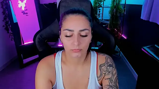 ValeriiMills on StripChat