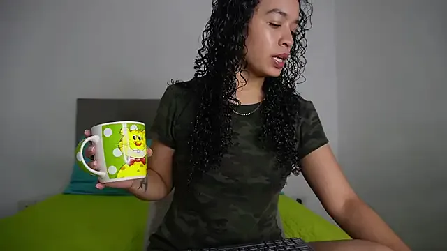 VelvetCurls on StripChat 