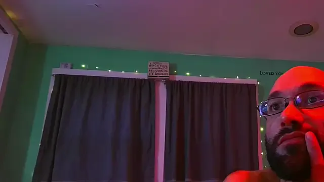 Offline versatilevortex on StripChat