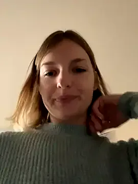 Offline vilaineblonde on StripChat