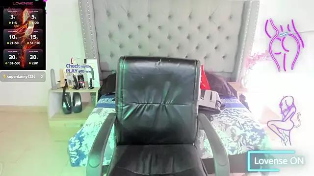 Viviene_Price from StripChat