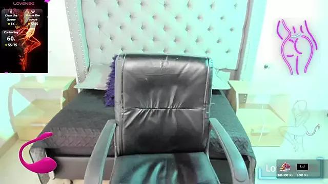 Viviene_Price from StripChat