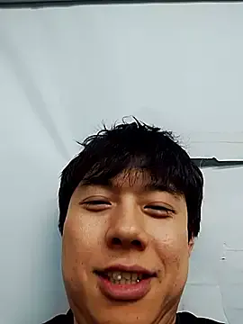 Offline whitebriefboy on StripChat