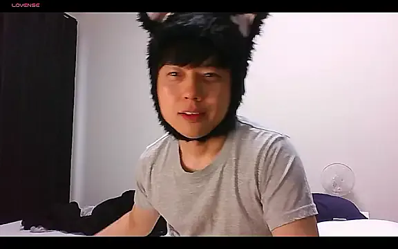 Offline whitebriefboy on StripChat