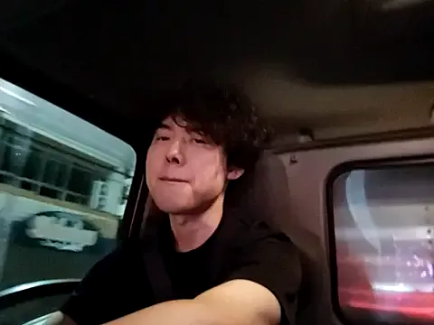 Offline whitebriefboy on StripChat