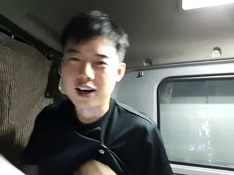 Offline whitebriefboy on StripChat