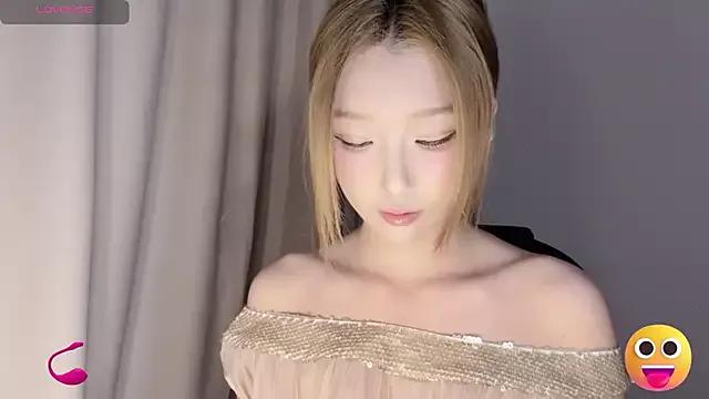 Winnie666- from StripChat