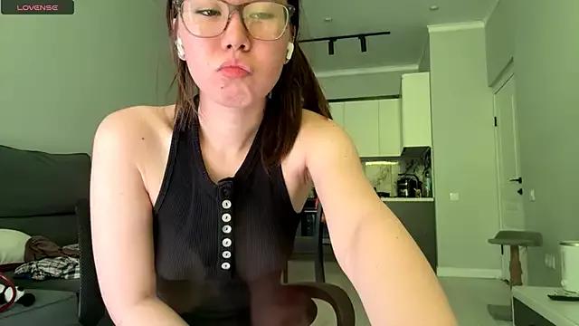 Wow_Akemi from StripChat