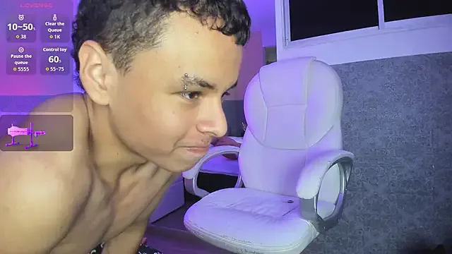 Offline Xavier_Fox___ on StripChat