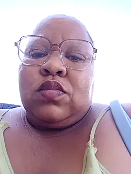 Offline XCHOCOLOVEBBW69 on StripChat