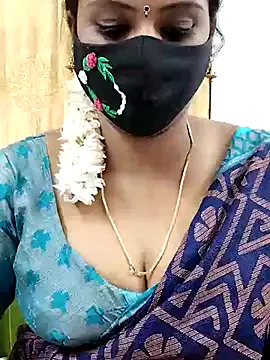 Offline yoga-mithraa on StripChat