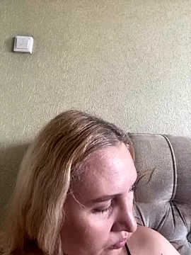 Offline YourBlondee on StripChat