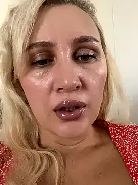 Offline YourBlondee on StripChat