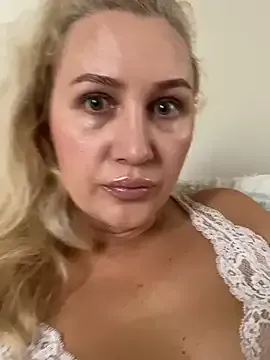 Offline YourBlondee on StripChat