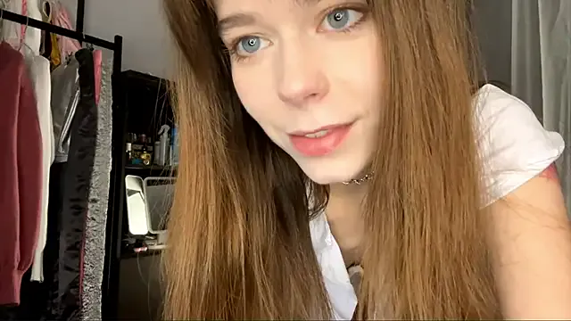 Offline YourLittleElfie on StripChat