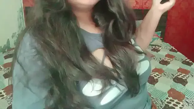 yoursnishaa on StripChat