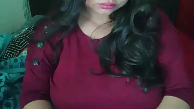 yoursnishaa on StripChat