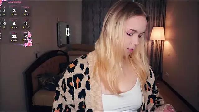 ZaraCreedon from StripChat