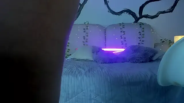 Offline ZarinaWynne on StripChat