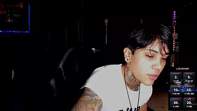 ZhoeStrong from StripChat is Freechat