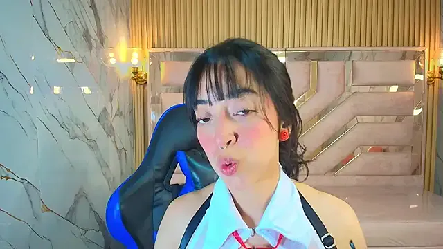 Offline zoe_r_ on StripChat