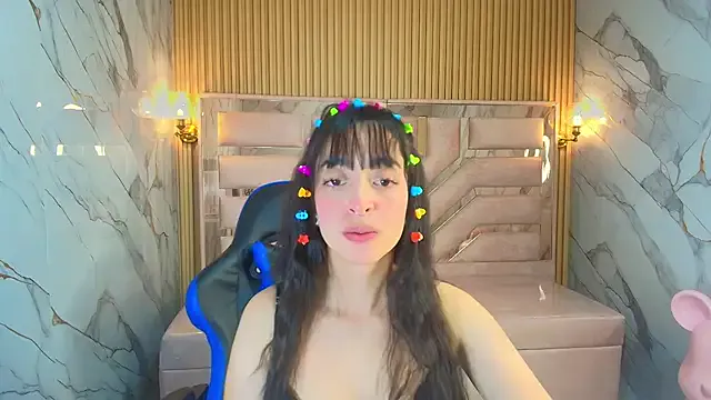 Offline zoe_r_ on StripChat