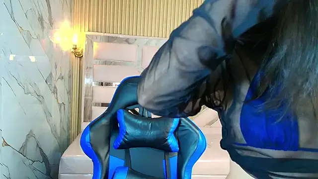 Offline zoe_r_ on StripChat