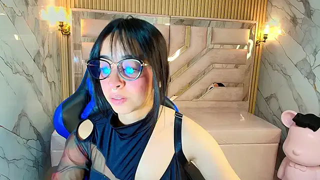 Offline zoe_r_ on StripChat