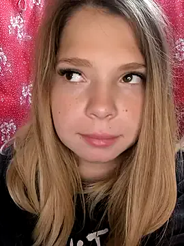 Offline Zuli_Kiska on StripChat